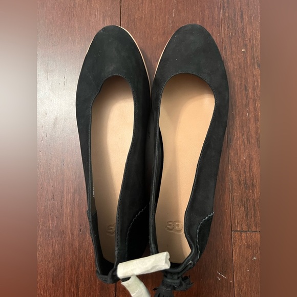 UGG | Black Nubuck Mesa Tassel Flats - Picture 3 of 5